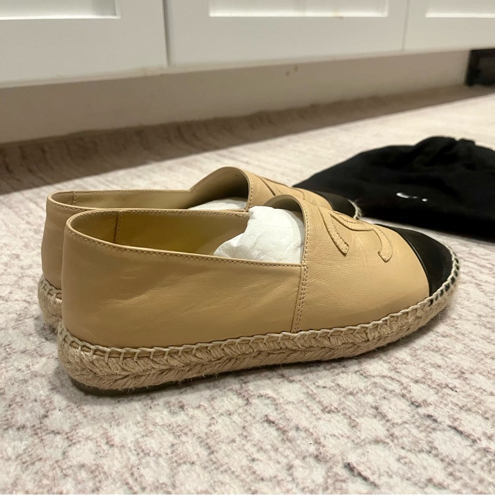 CHANEL Tan and Black Espadrille Flats with Iconic Logo - Picture 2 of 5